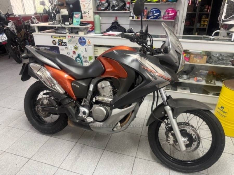 HONDA - XL 700V - 2013/2013 - Laranja - R$ 35.900,00