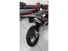 MXF - 270 FI - 2025/2026 - Vermelha - Sob Consulta