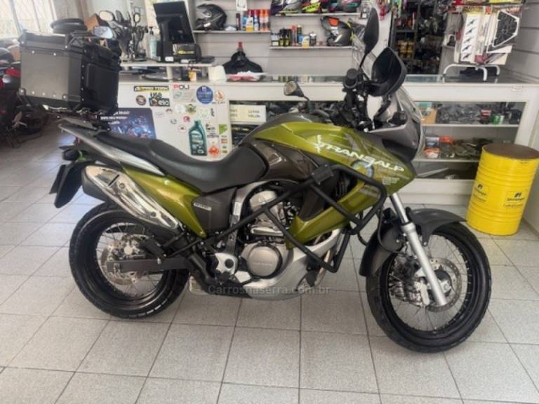 HONDA - XL 700V - 2011/2012 - Verde - R$ 33.900,00