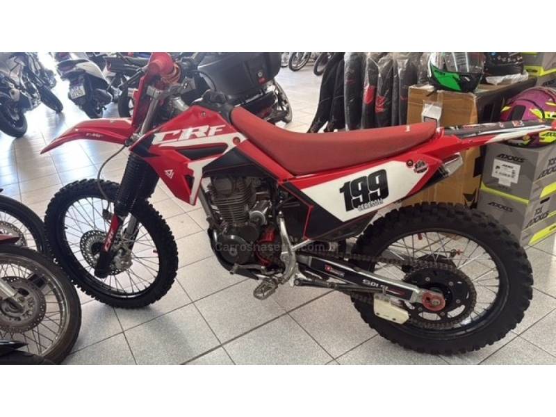 HONDA - CRF 230F - 2016/2016 - Vermelha - Sob Consulta