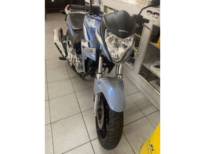 HONDA - CB 300R - 2013/2013 - Azul - R$ 16.000,00